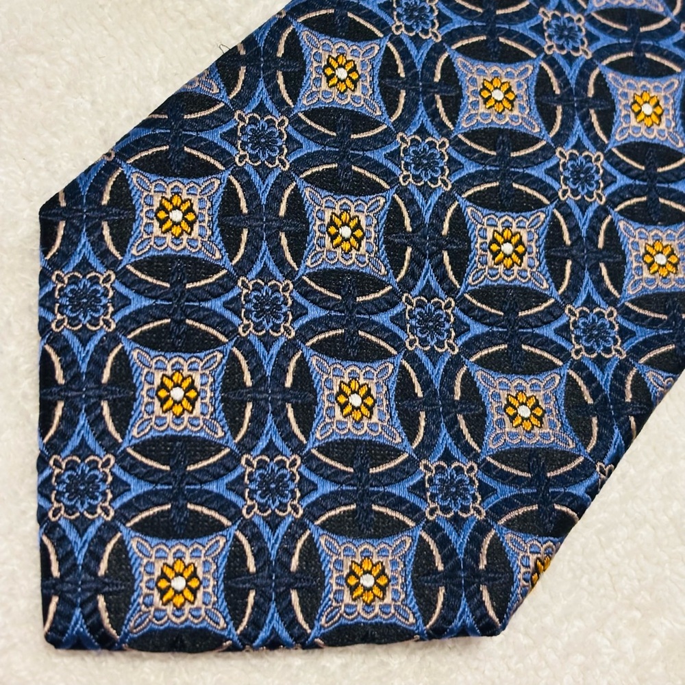 Brand New Corporate Power Tie By JOS A. BANK (Signature Collection)